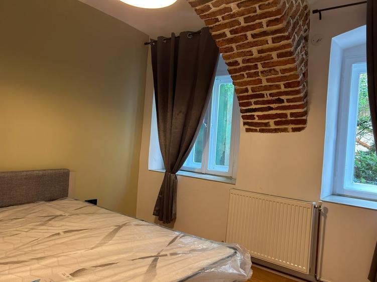 Apartament cu 2 camere semidecomandat, mobilat în Centrul Istoric