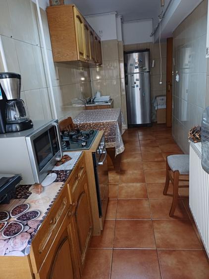 Apartament cu 3 camere decomandat în 1 Mai