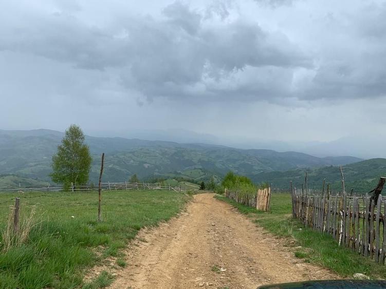 Teren Construcții extravilan de 20340 mp, în Poiana Mărului