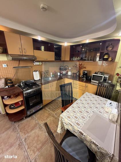 Casă cu 3 camere semidecomandat cu Teren 300 Mp în Bartolomeu