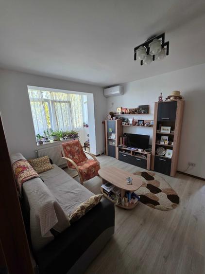 Apartament cu 2 camere semidecomandat în Calea București