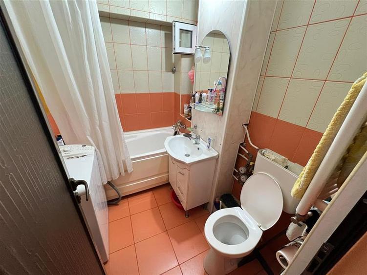 Apartament cu 3 camere decomandat, mobilat în Ultracentral