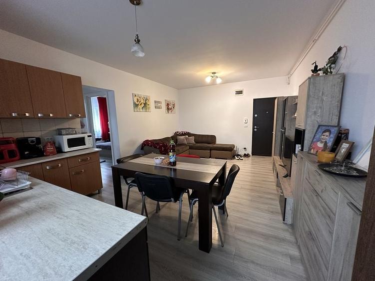 Apartament cu 3 camere decomandat în Dumbrăvița