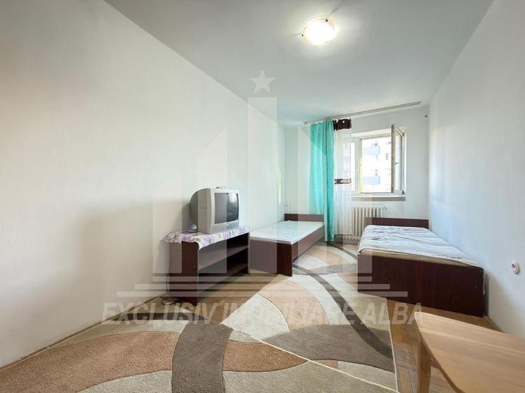 Apartament cu 3 camere decomandat, mobilat în Cetate