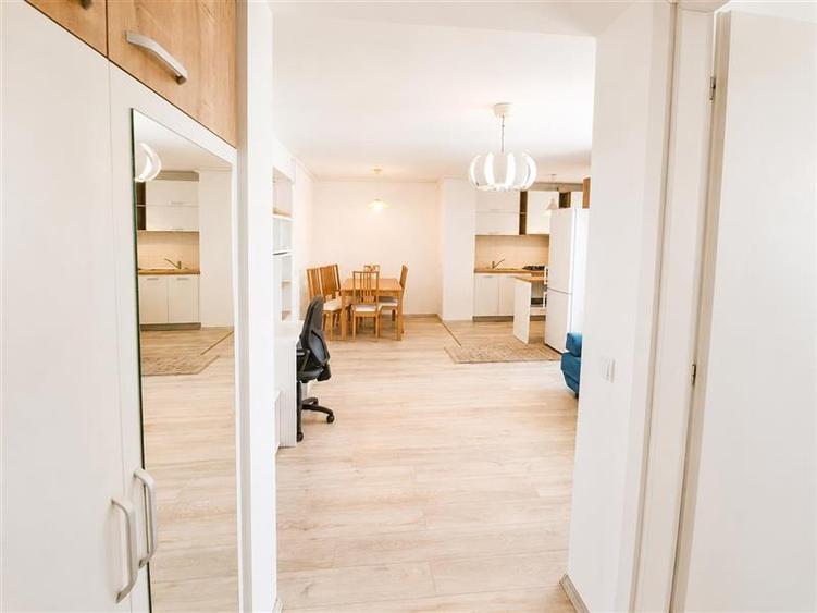 Apartament cu 2 camere semidecomandat, mobilat în Tractorul