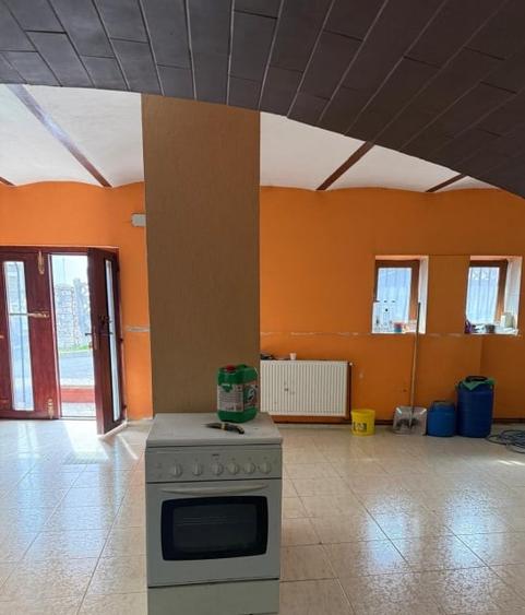 Casă individuală cu 8 camere cu Canalizare în Sinaia