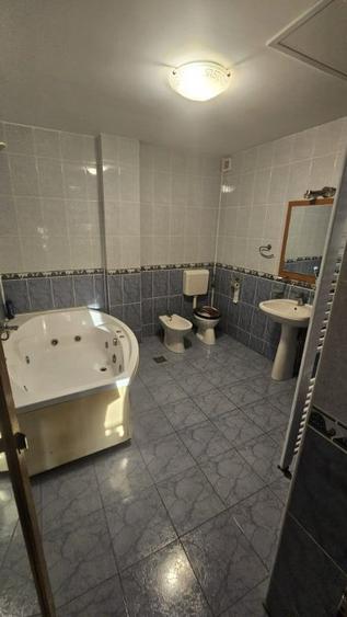 Apartament cu 4 camere decomandat în Dristor