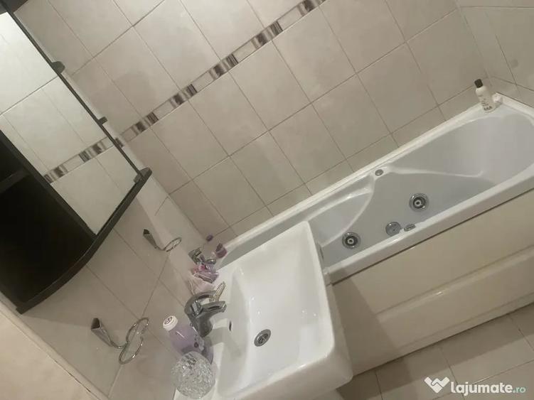 Apartament cu 3 camere decomandat în Gară