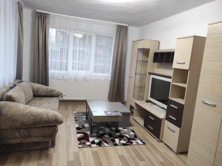Casă individuală cu 9 camere cu Canalizare în Someșeni