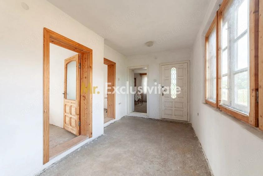 Casă cu 5 camere cu Teren 1093 Mp în Domnești
