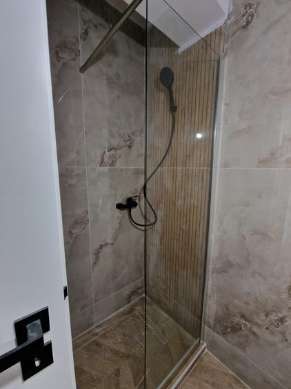 Apartament cu 3 camere semidecomandat în Brâncoveanu