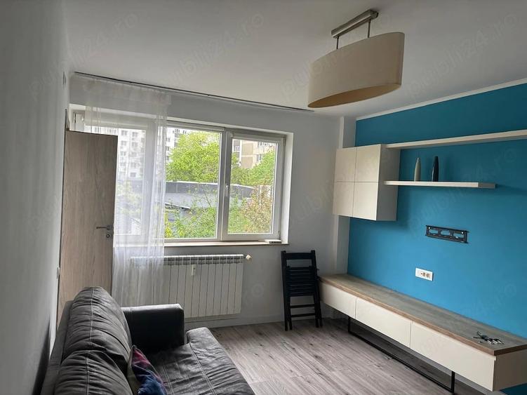 Apartament cu 3 camere semidecomandat în Crângași
