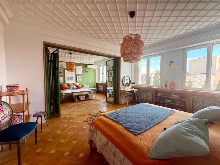 Apartament cu 4 camere în P-ța Universității