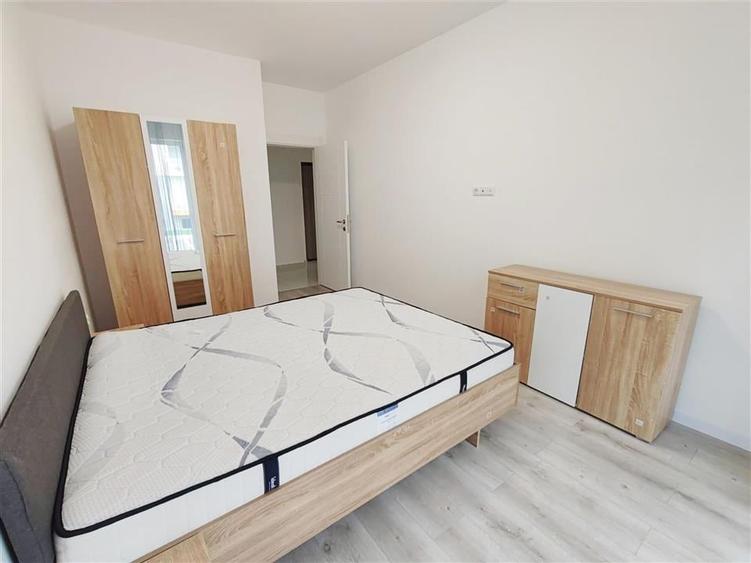Apartament cu 3 camere decomandat, mobilat în Nord-Est
