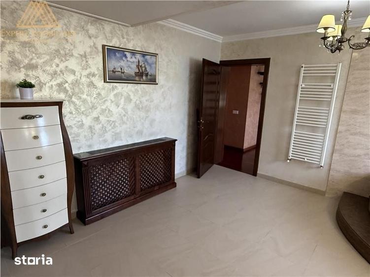 Casă cu 6 camere cu Teren 850 Mp în Central