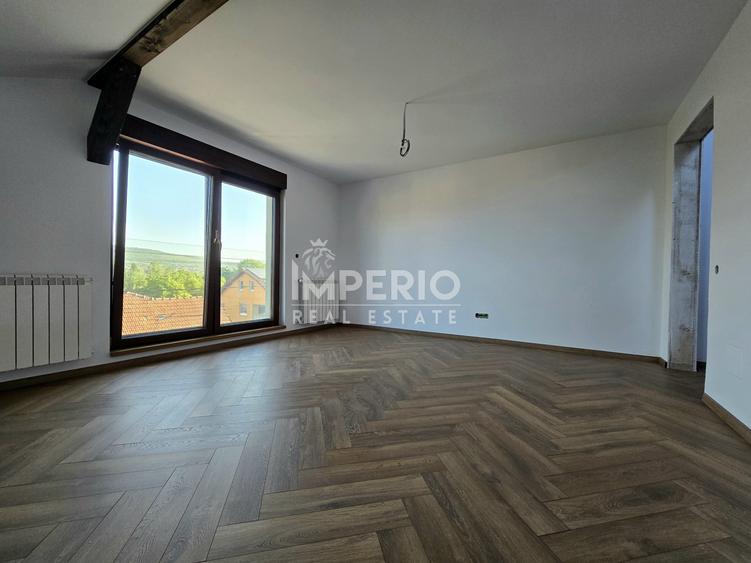 Duplex cu 5 camere cu Canalizare în Gruia