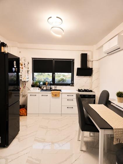 Apartament cu 3 camere decomandat în Central