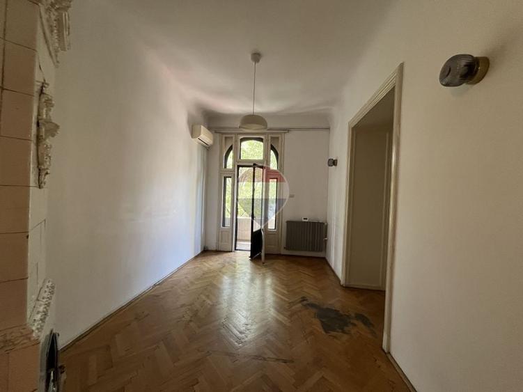 Apartament cu 4 camere circular în Dacia