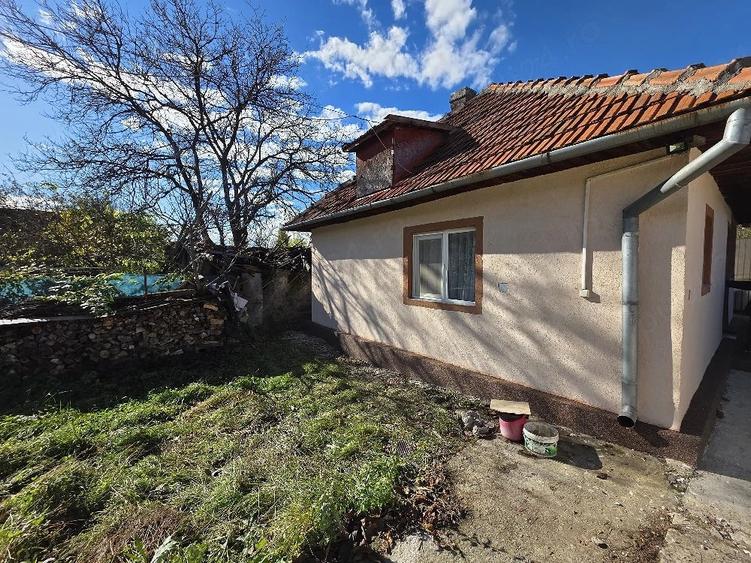 Casă cu Teren 951 Mp în Cimpa