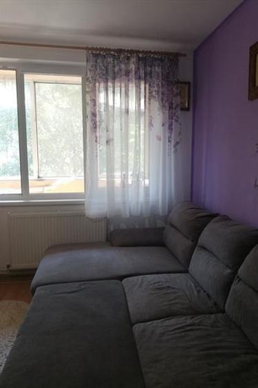 Apartament cu 3 camere semidecomandat, mobilat în Gării