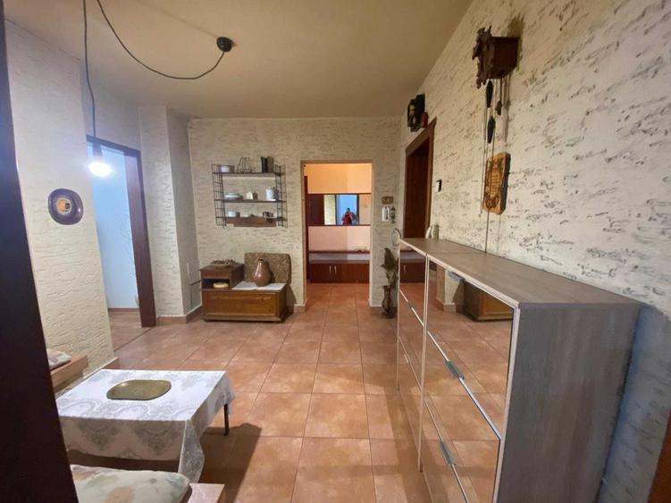 Apartament cu 4 camere decomandat în Iancului