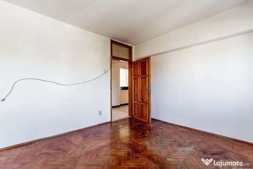 Apartament cu 4 camere decomandat în Aurel Vlaicu