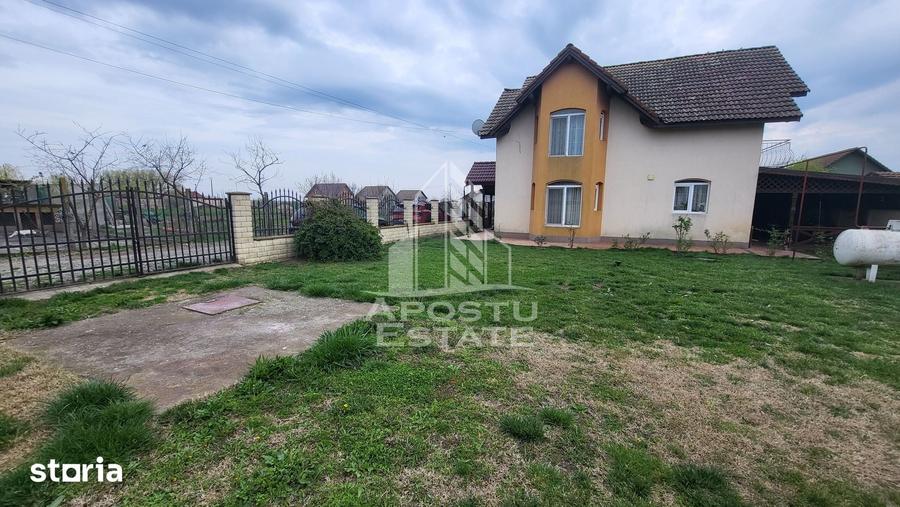 Casă cu 4 camere cu Teren 524 Mp în Sânmihaiu Român