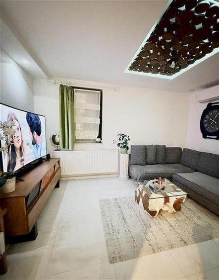 Apartament cu 3 camere semidecomandat, mobilat în Mărăști