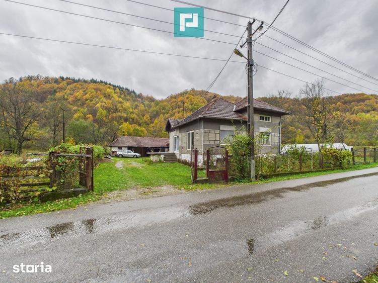 Casă cu 3 camere cu Teren 3843 Mp în Șicula