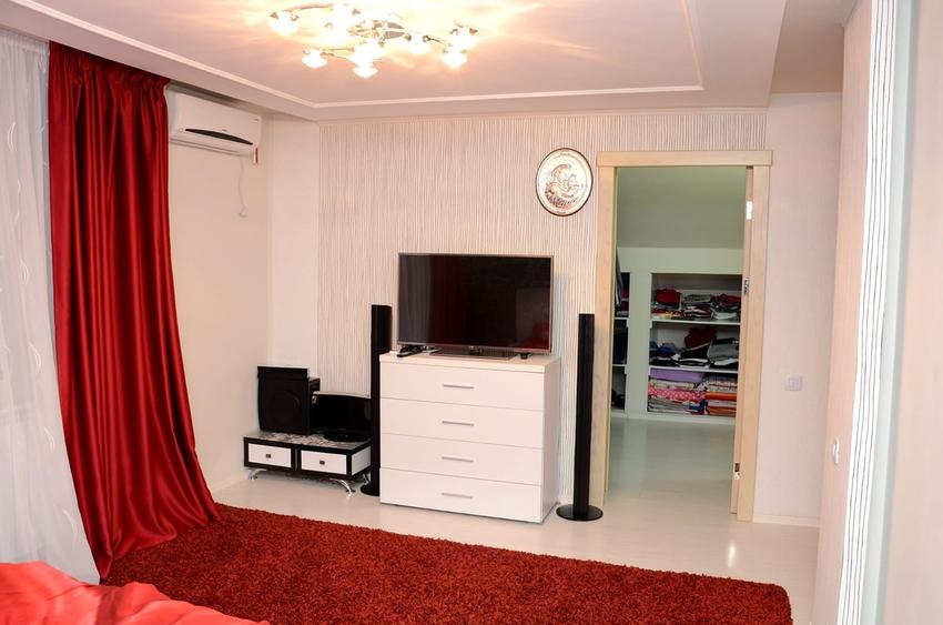 Casă individuală cu 7 camere cu Canalizare în Micro 17
