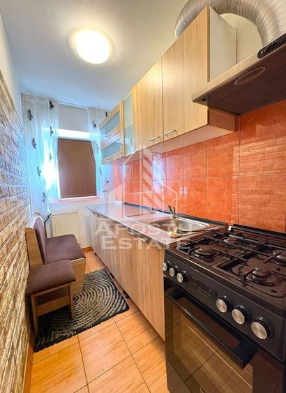 Apartament cu 2 camere semidecomandat, mobilat în Girocului