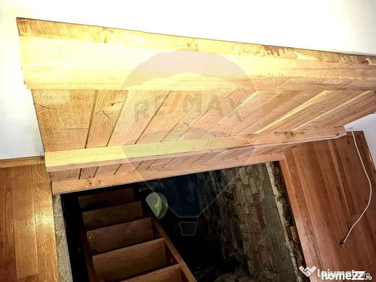 Casă cu 4 camere cu Teren 1478 Mp în Măneciu
