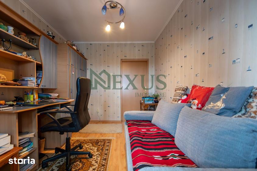 Apartament cu 3 camere decomandat în Cornișa
