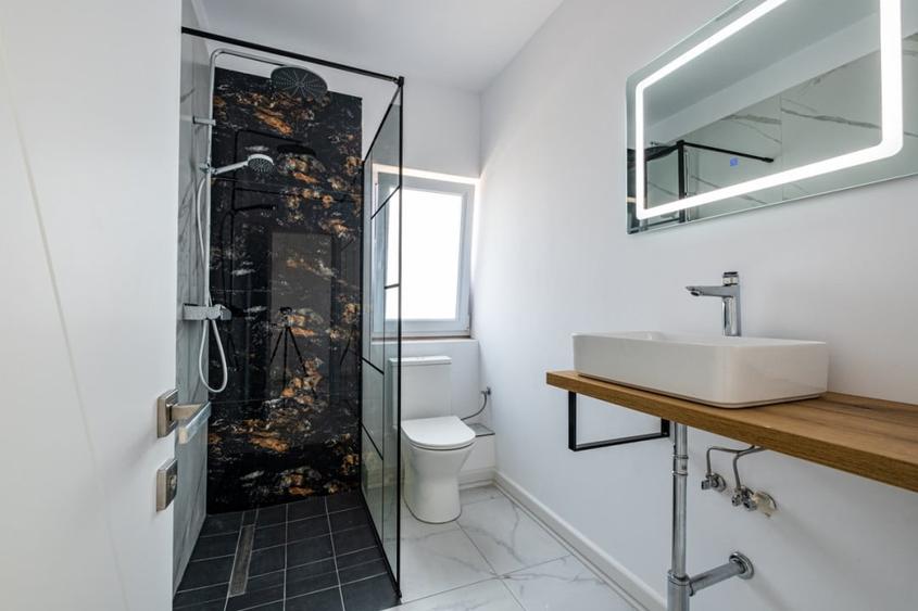 Casă individuală cu 5 camere cu Teren 308 Mp în Tunari