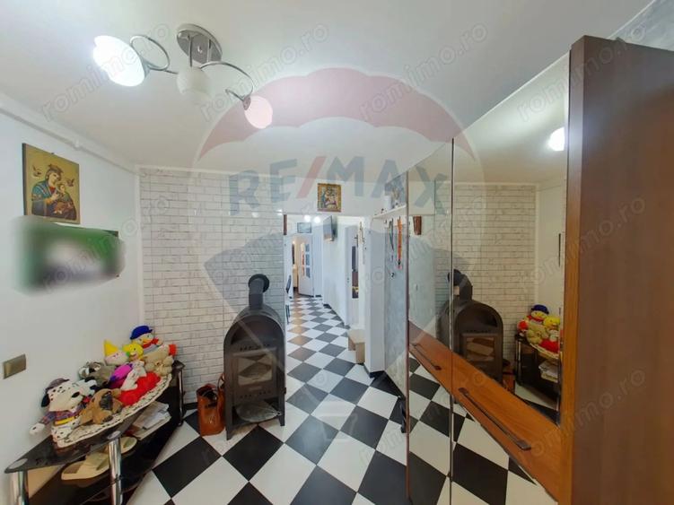 Apartament cu 4 camere decomandat în Central