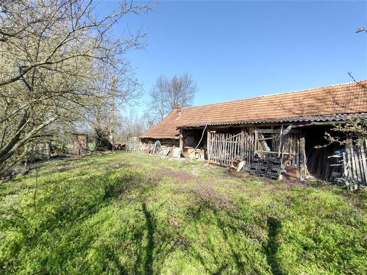 Casă individuală cu 8 camere cu Teren 3800 Mp în Răchitova