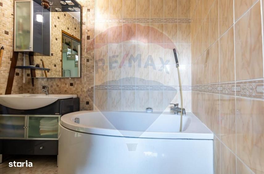 Apartament cu 3 camere decomandat în Cornișa