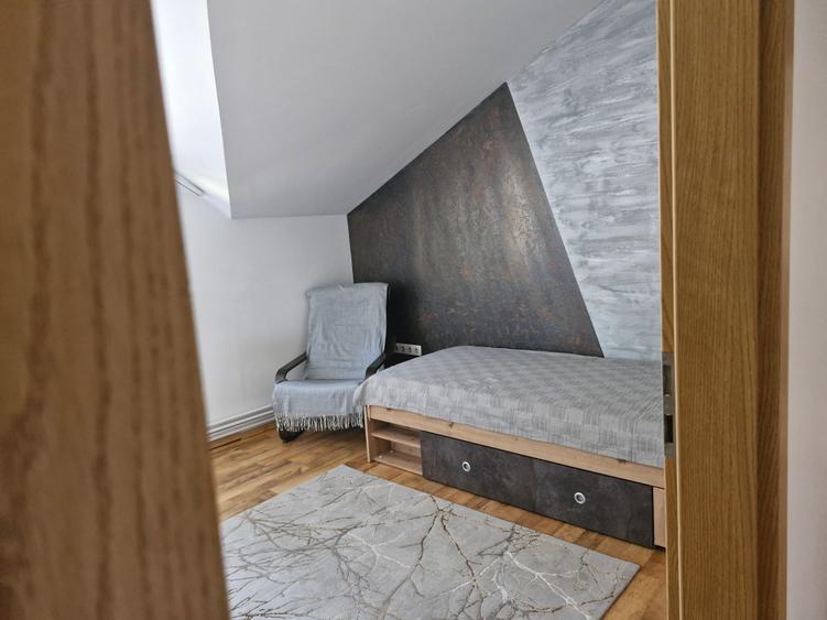 Apartament cu 4 camere semidecomandat în Circumvalațiunii