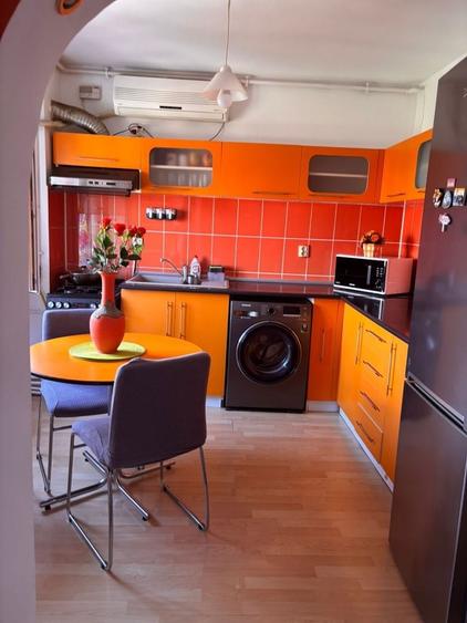 Apartament cu 2 camere decomandat în Uiești
