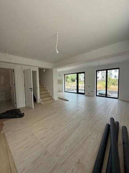 Duplex cu 4 camere cu Canalizare în Theodor Pallady