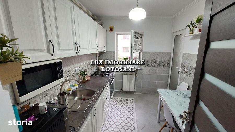 Apartament cu 3 camere decomandat în Central