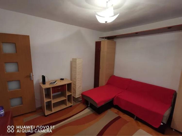 Apartament cu 2 camere semidecomandat, mobilat în Torontalului