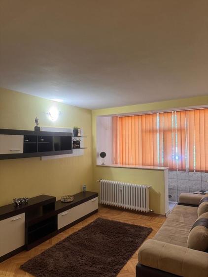 Inchiriez apartament 2 camere cartier Craiovei - 2