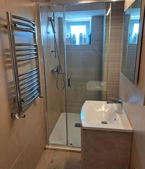 Apartament cu 4 camere semidecomandat în Calea Victoriei