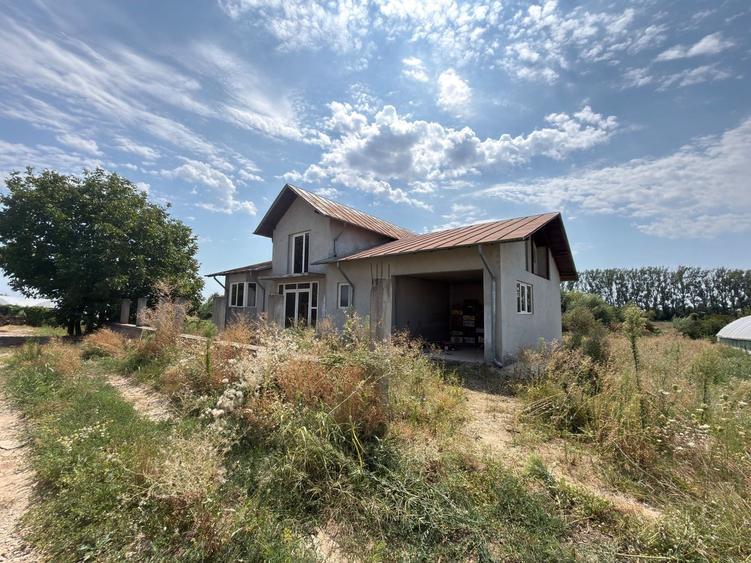 Casă individuală cu 5 camere cu Canalizare în Băleni-Sârbi