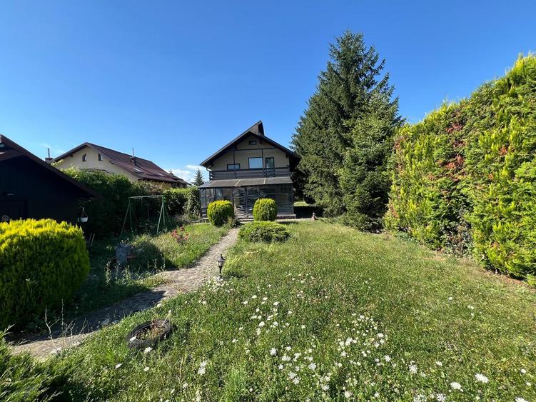 Casă individuală cu 6 camere cu Teren 1593 Mp în Brebu