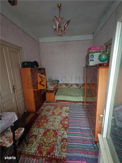 Casă cu 4 camere semidecomandat în Băceni