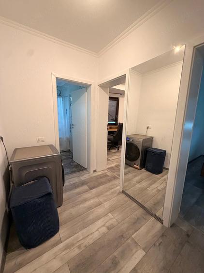 Apartament cu 3 camere semidecomandat în Giroc