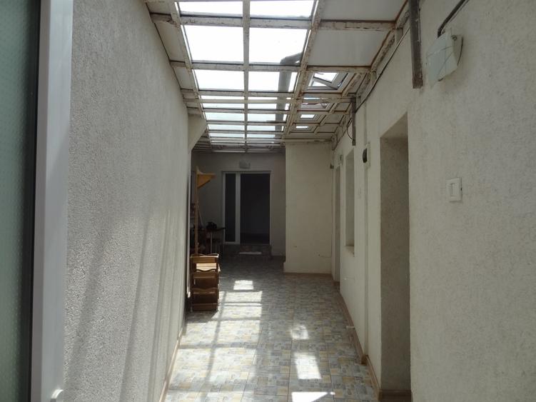 Casă individuală cu 3 camere cu Canalizare în Delfinariu