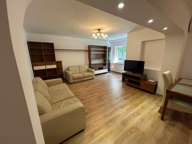 Apartament cu 3 camere decomandat, mobilat în Brâncoveanu